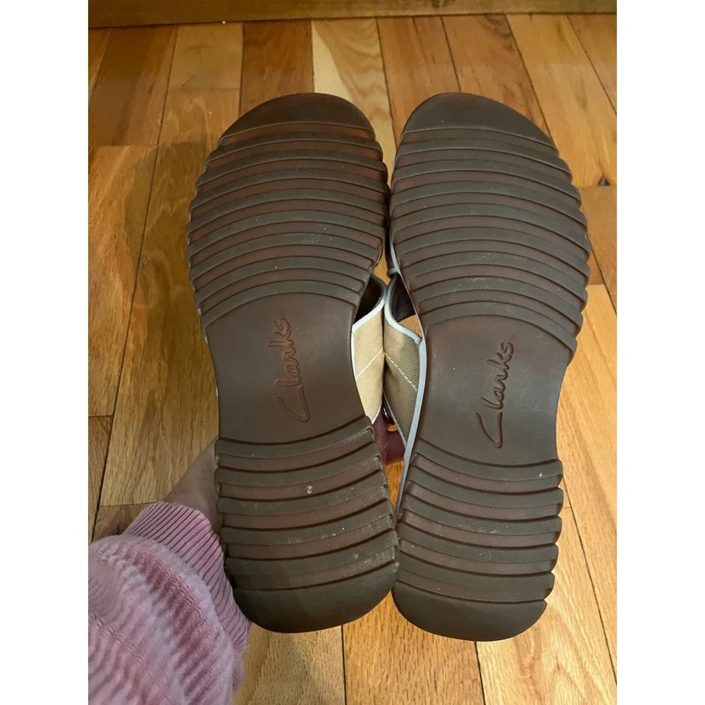 Clarks Tan Fabric Women's Slide Sandals‎ Size 9